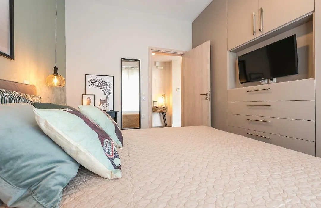 "Sunbow Olive"- Boutique Apartment In Dowtown Athens-1